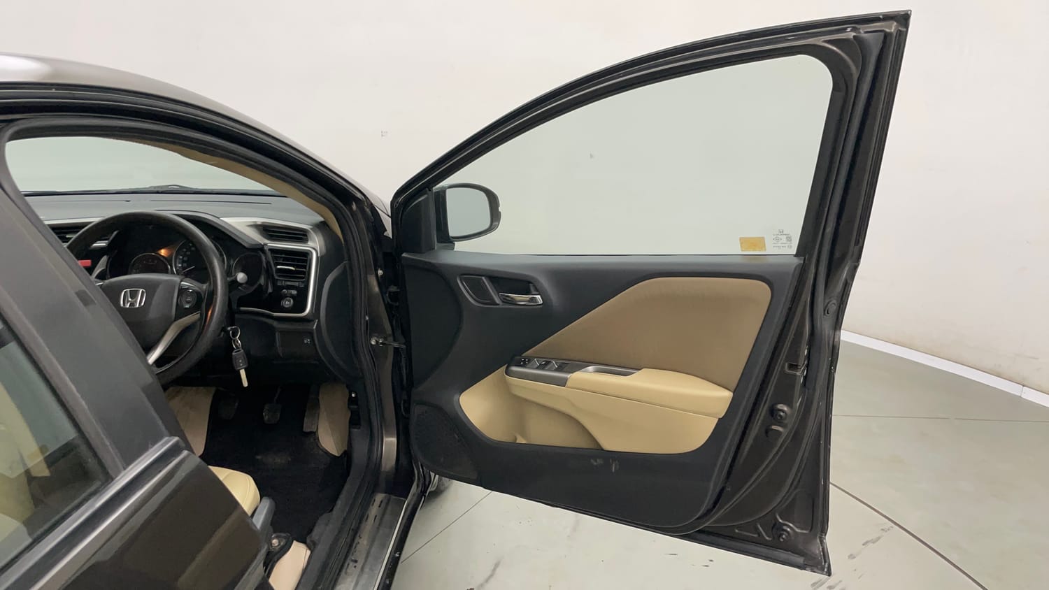 Used 2015 Honda City V Diesel Diesel Manual interior RIGHT FRONT DOOR OPEN VIEW
