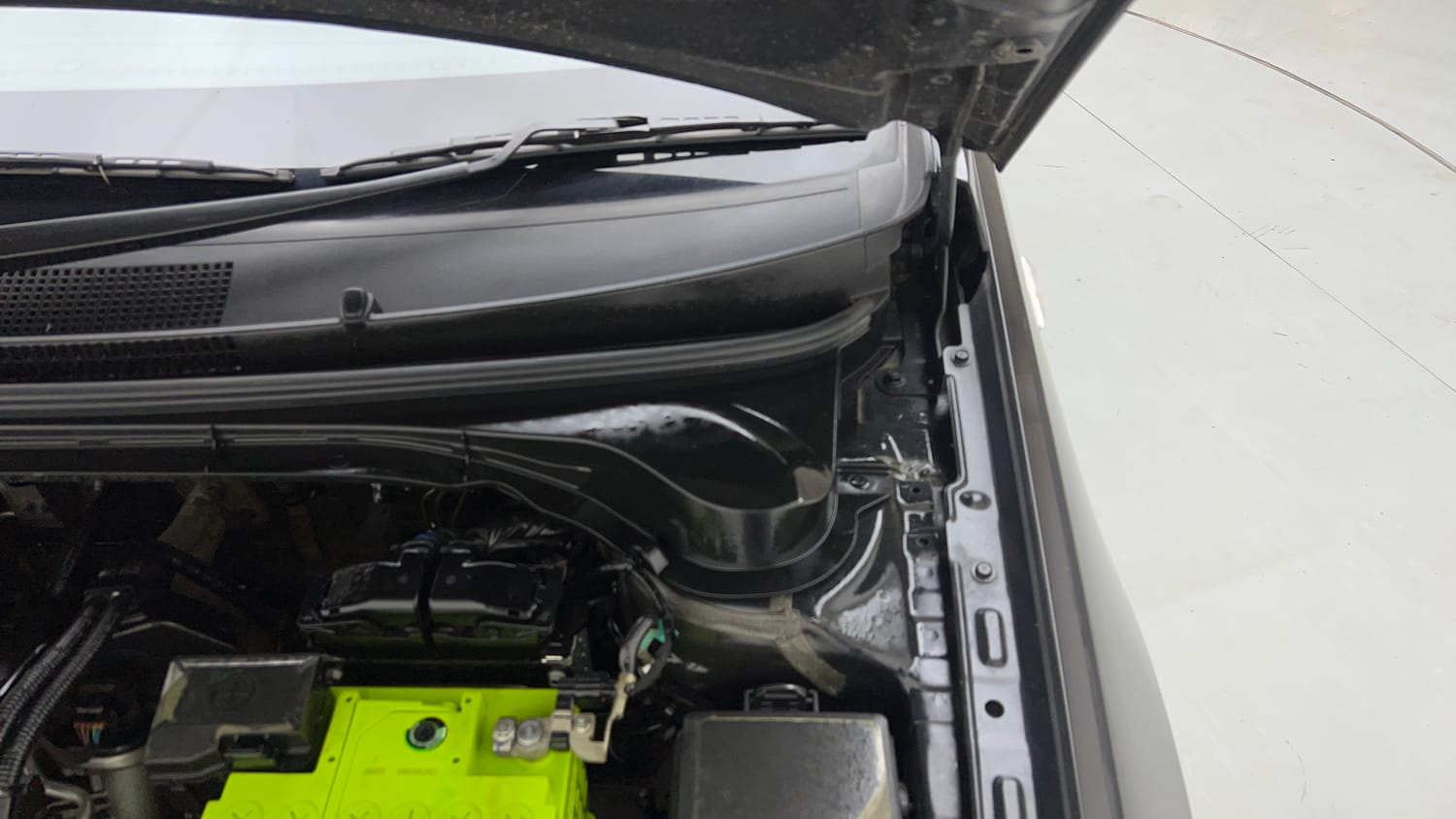 Used 2023 Hyundai Verna EX 1.5 Petrol MT Petrol Manual engine ENGINE LEFT SIDE HINGE & APRON VIEW