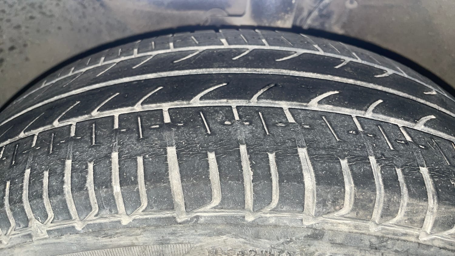 Used 2018 Hyundai Elite i20 Magna Executive 1.2 Petrol Manual tyres LEFT FRONT TYRE TREAD VIEW