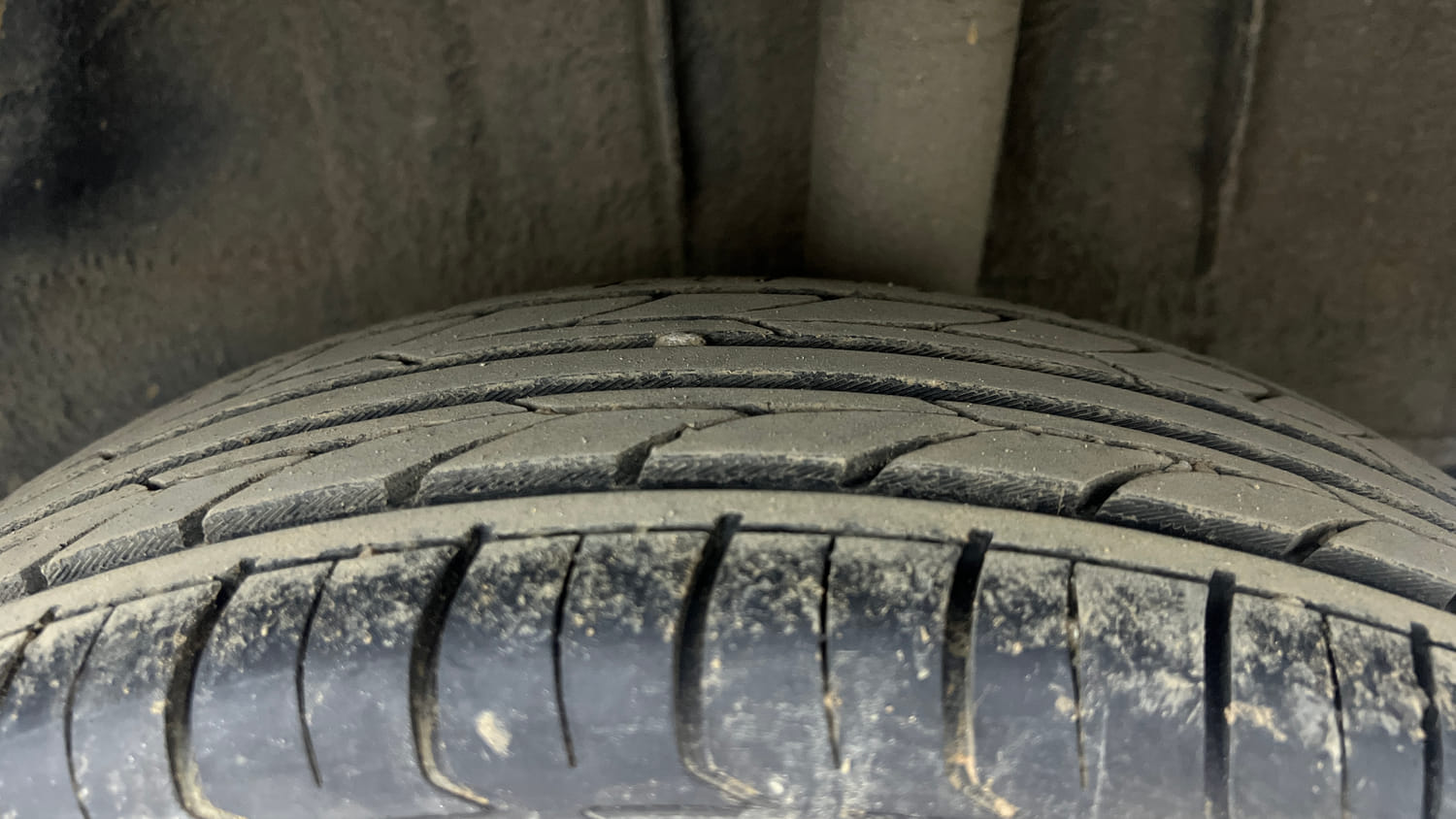 Used 2020 Renault Kwid CLIMBER 1.0 Opt Petrol Manual tyres LEFT REAR TYRE TREAD VIEW