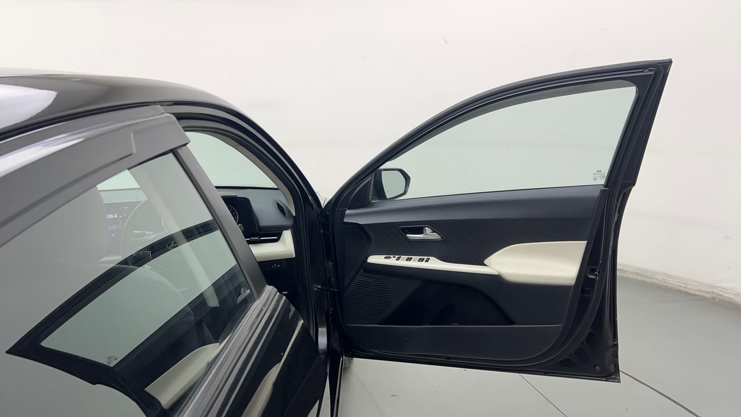 Used 2023 Hyundai Verna EX 1.5 Petrol MT Petrol Manual interior RIGHT FRONT DOOR OPEN VIEW