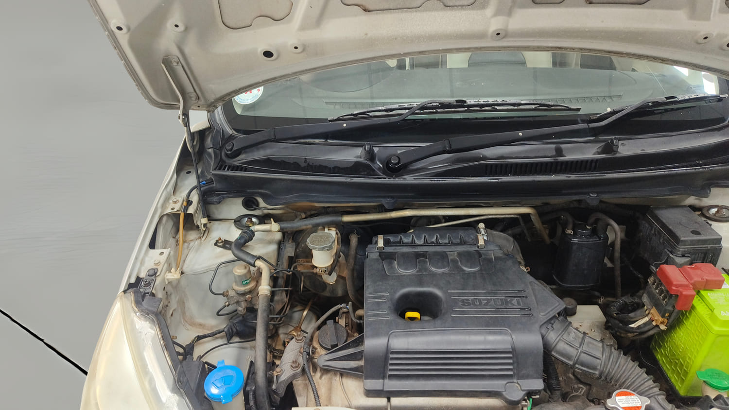 Used 2016 Maruti Suzuki Celerio VXi AMT Petrol Automatic engine ENGINE RIGHT SIDE HINGE & APRON VIEW