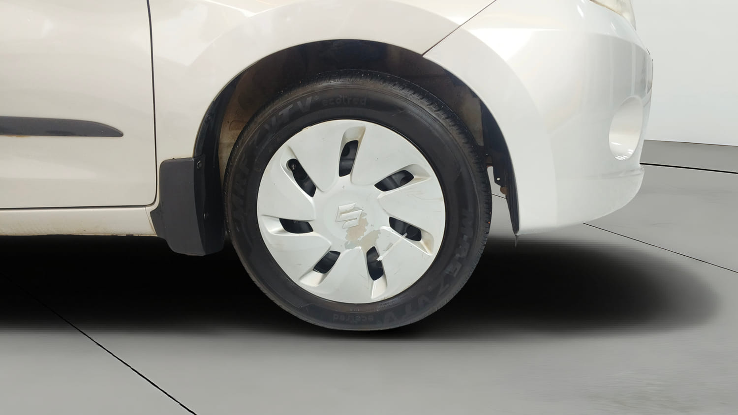 Used 2016 Maruti Suzuki Celerio VXi AMT Petrol Automatic tyres RIGHT FRONT TYRE RIM VIEW