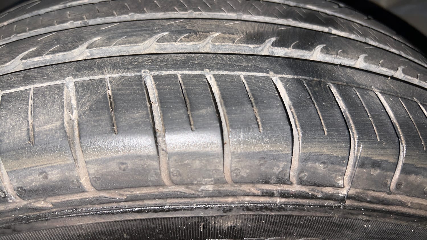 Used 2022 Kia Seltos GTX Plus 1.4 Petrol Manual tyres RIGHT FRONT TYRE TREAD VIEW