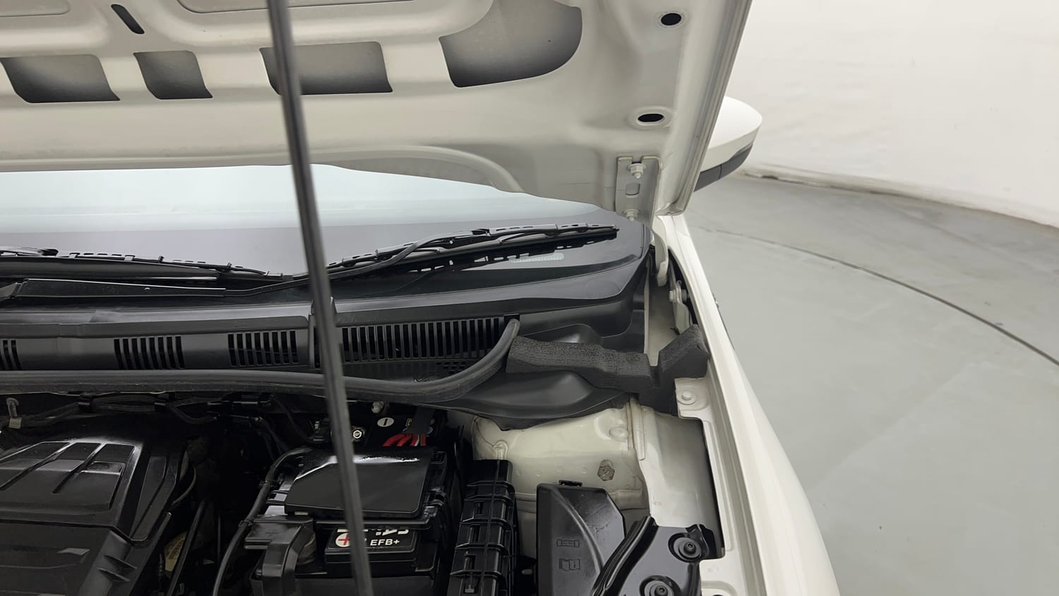 Used 2024 Volkswagen Virtus Highline 1.0 TSI MT Petrol Manual engine ENGINE LEFT SIDE HINGE & APRON VIEW