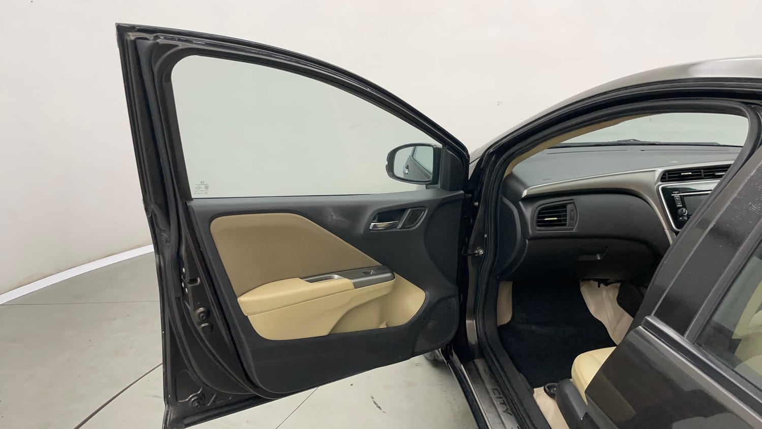 Used 2015 Honda City V Diesel Diesel Manual interior LEFT FRONT DOOR OPEN VIEW