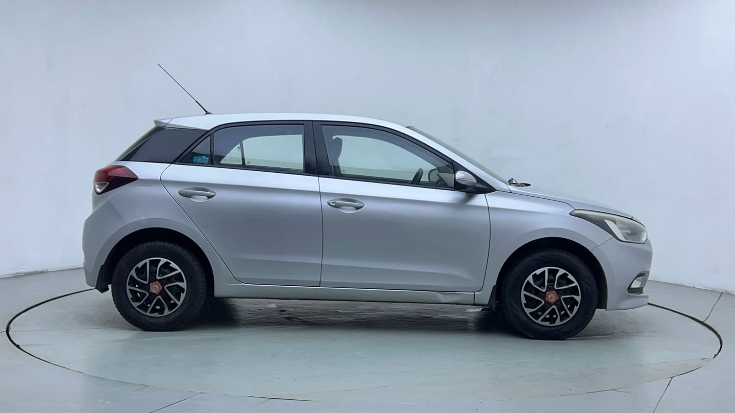 Used 2017 Hyundai Elite i20 Sportz 1.2 Petrol Manual exterior RIGHT SIDE VIEW