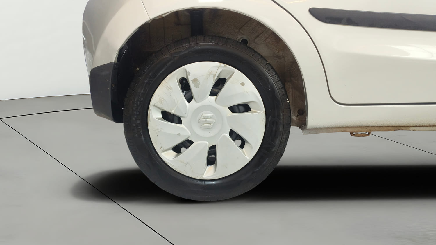 Used 2016 Maruti Suzuki Celerio VXi AMT Petrol Automatic tyres RIGHT REAR TYRE RIM VIEW
