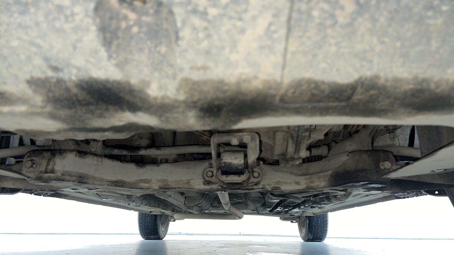 Used 2015 Hyundai Elite i20 Asta 1.2 Petrol Manual extra FRONT LEFT UNDERBODY VIEW