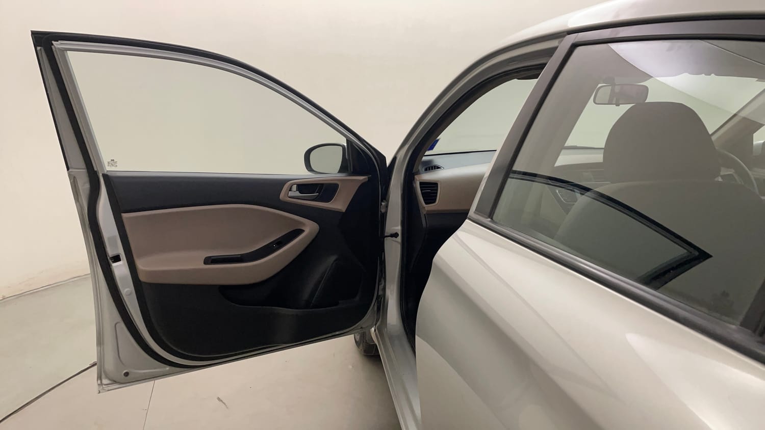 Used 2018 Hyundai Elite i20 Magna Executive 1.2 Petrol Manual interior LEFT FRONT DOOR OPEN VIEW