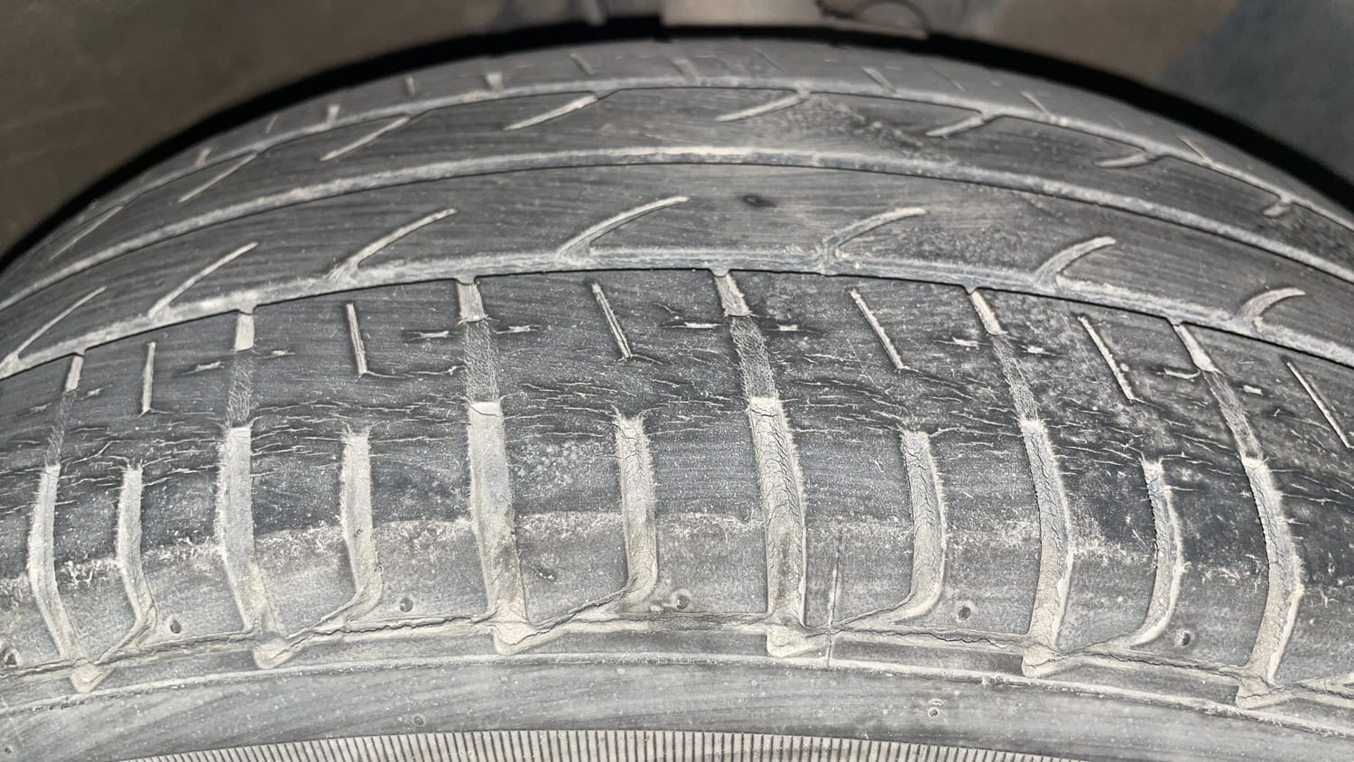Used 2018 Hyundai Elite i20 Magna Executive 1.2 Petrol Manual tyres RIGHT FRONT TYRE TREAD VIEW