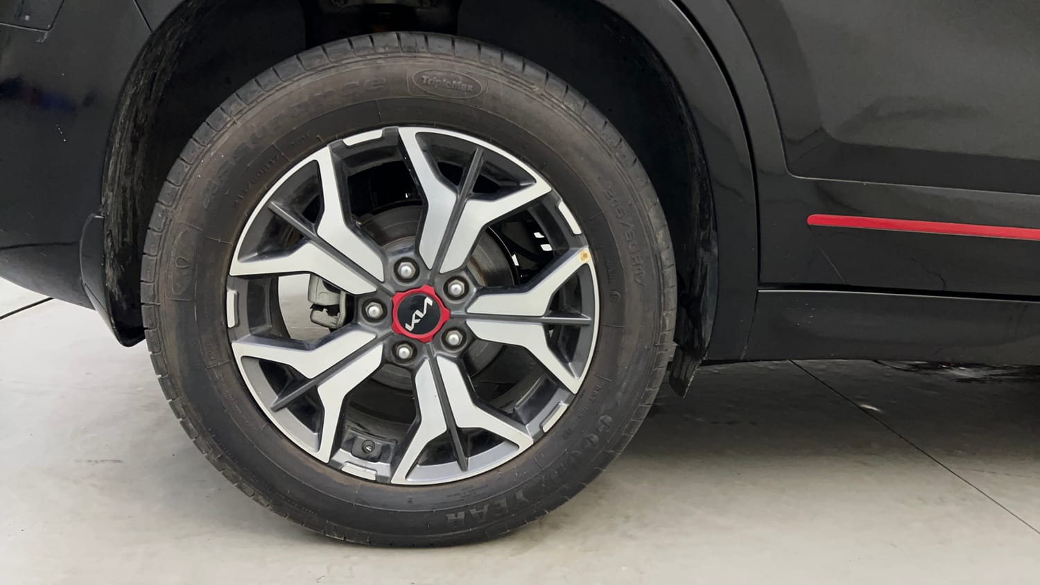 Used 2022 Kia Seltos GTX Plus 1.4 Petrol Manual tyres RIGHT REAR TYRE RIM VIEW