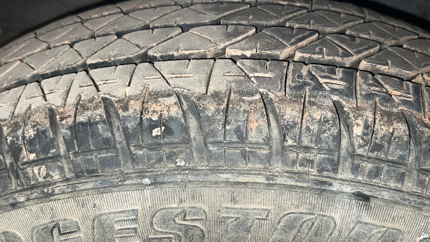 Used 2013 Maruti Suzuki Swift VXi Petrol Manual tyres RIGHT REAR TYRE TREAD VIEW