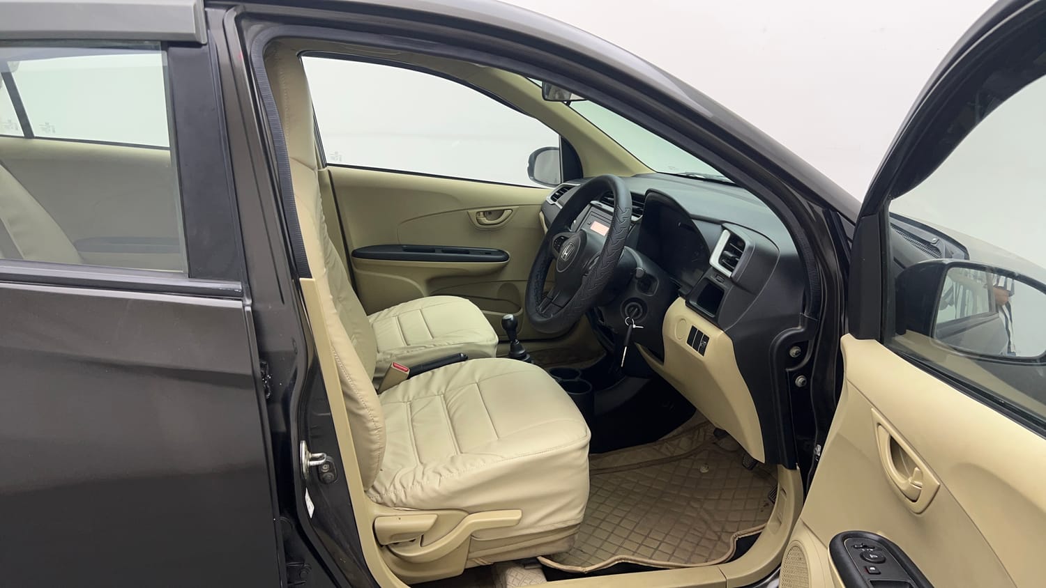 Used 2017 Honda Amaze 1.2 S i-VTEC Opt Petrol Manual interior RIGHT SIDE FRONT DOOR CABIN VIEW