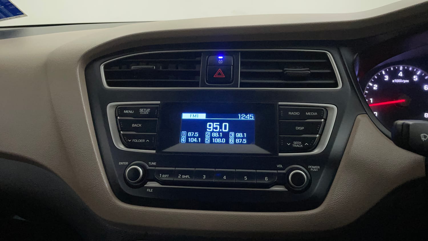 Used 2018 Hyundai Elite i20 Magna Executive 1.2 Petrol Manual top_features Integrated (in-dash) music system