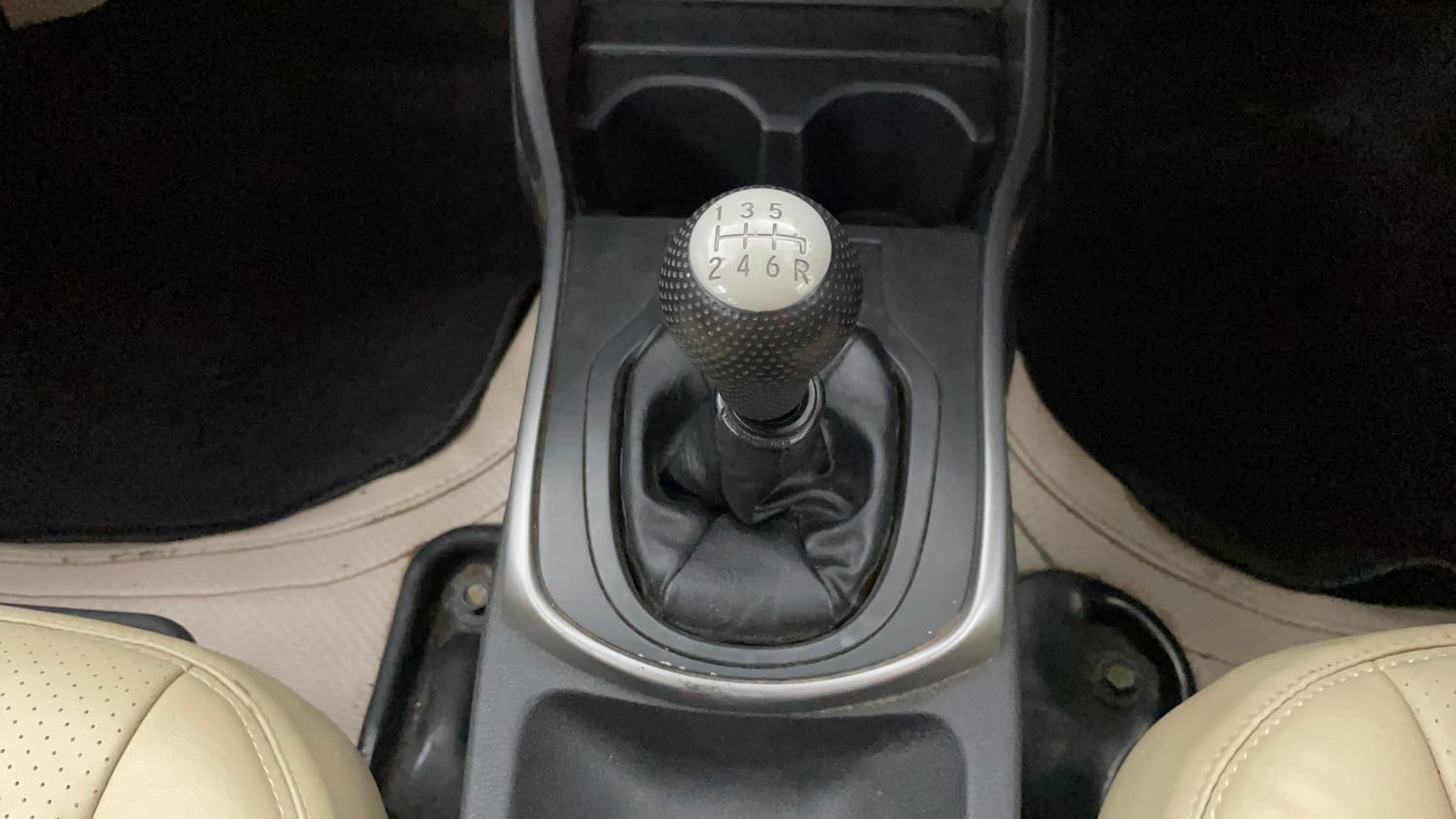 Used 2015 Honda City V Diesel Diesel Manual interior GEAR  KNOB VIEW