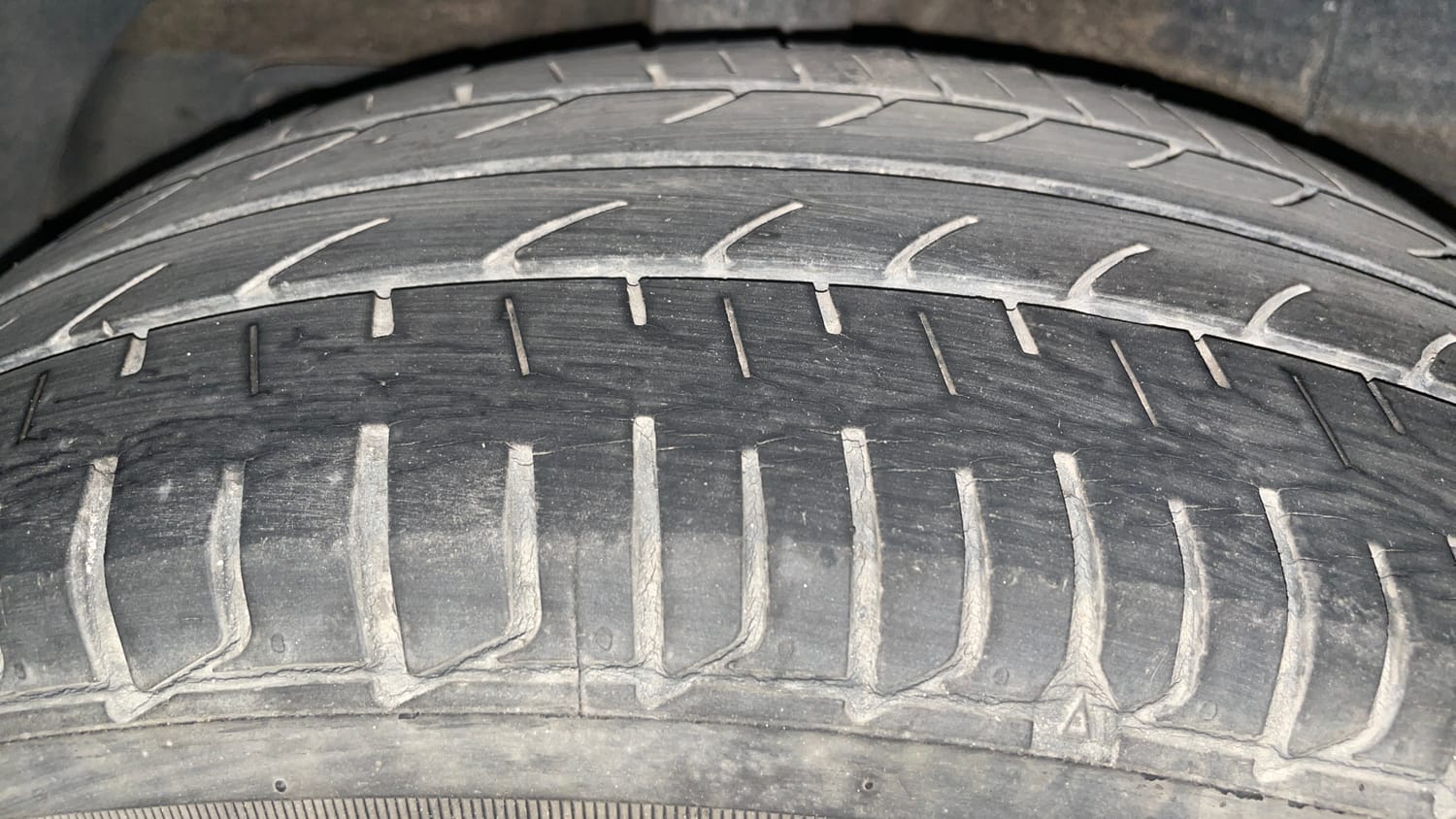 Used 2018 Hyundai Elite i20 Magna Executive 1.2 Petrol Manual tyres RIGHT REAR TYRE TREAD VIEW