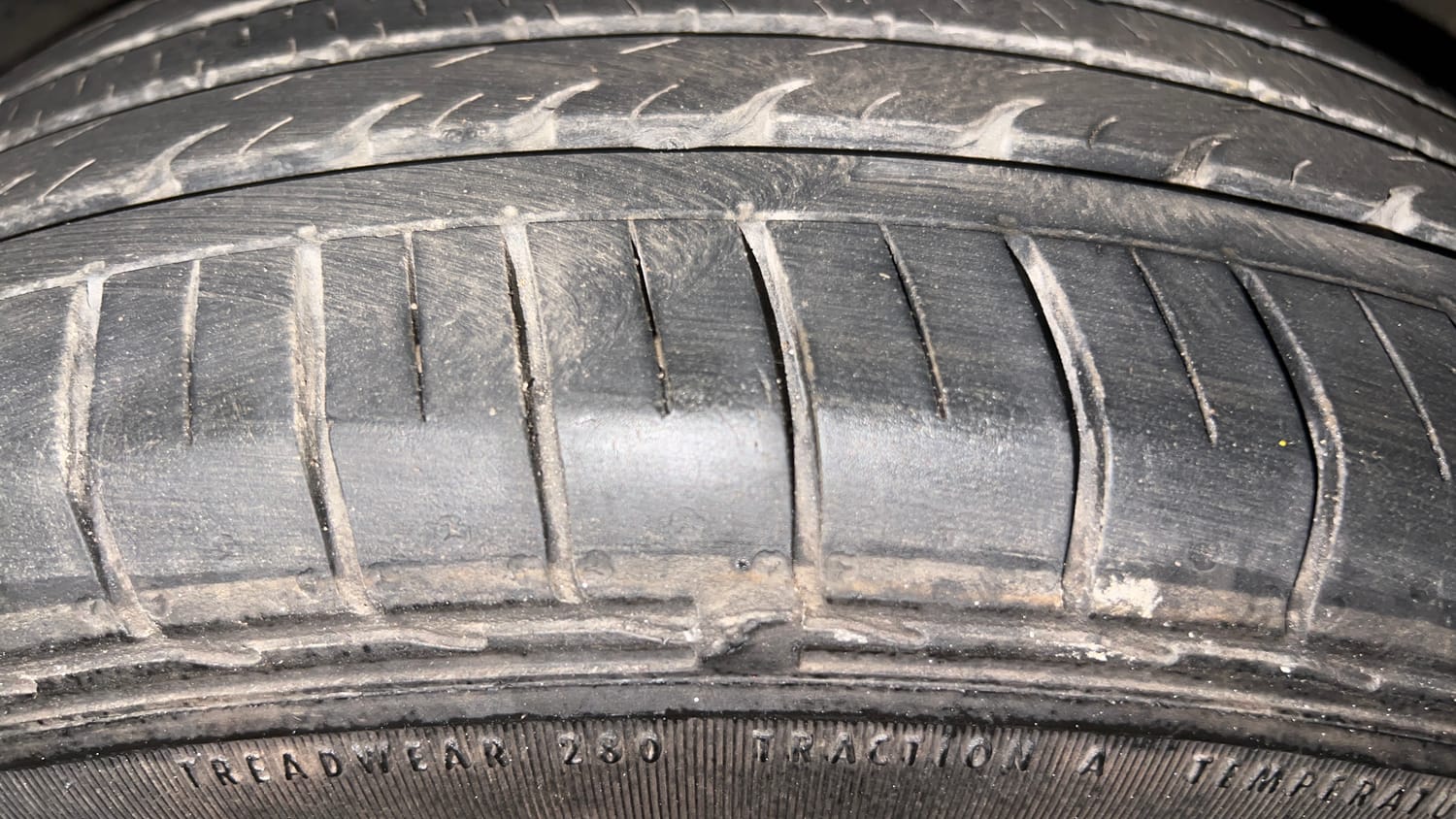 Used 2022 Kia Seltos GTX Plus 1.4 Petrol Manual tyres LEFT FRONT TYRE TREAD VIEW