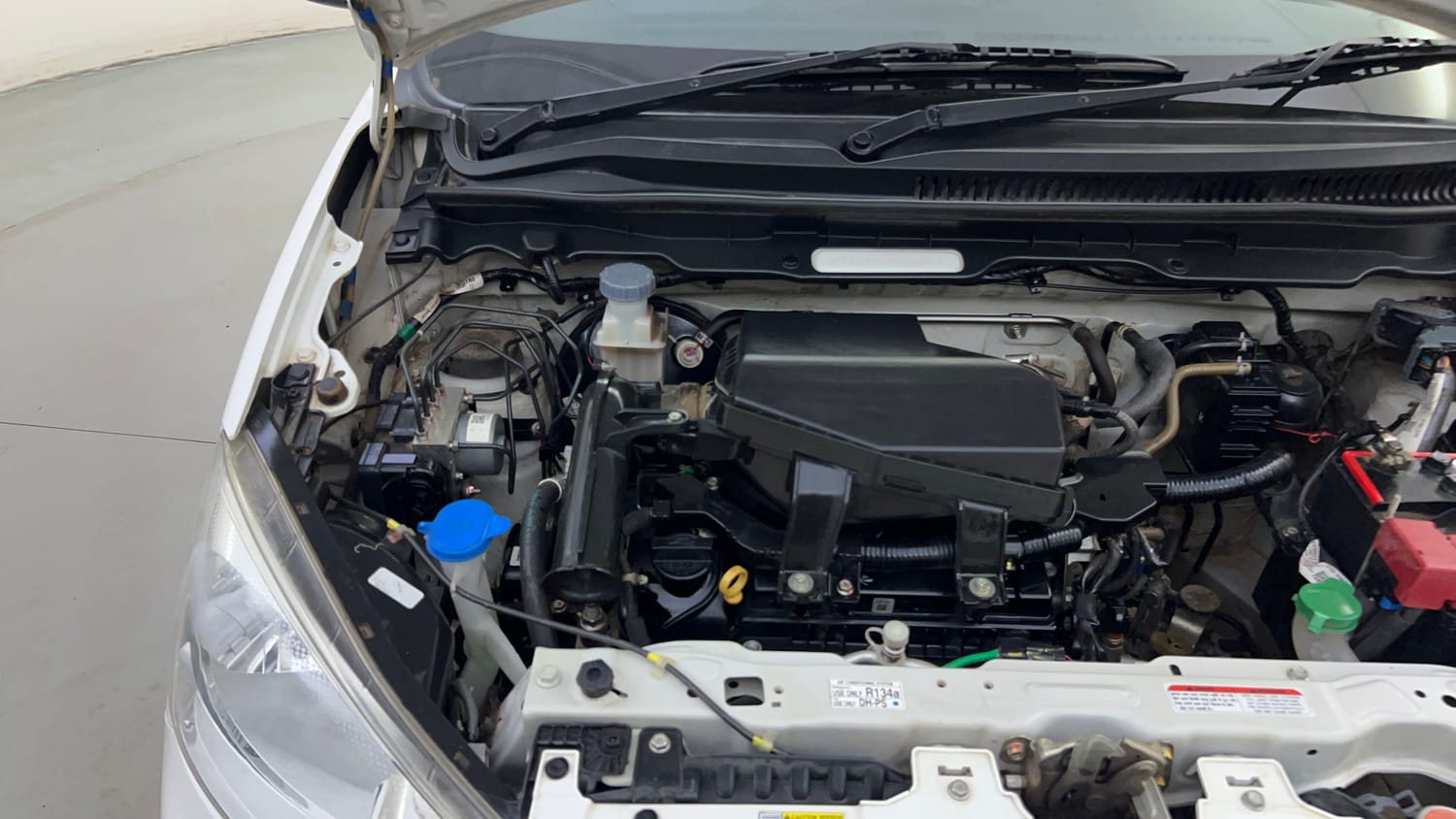 Used 2022 Maruti Suzuki Alto K10 LXi Petrol Manual engine ENGINE RIGHT SIDE HINGE & APRON VIEW