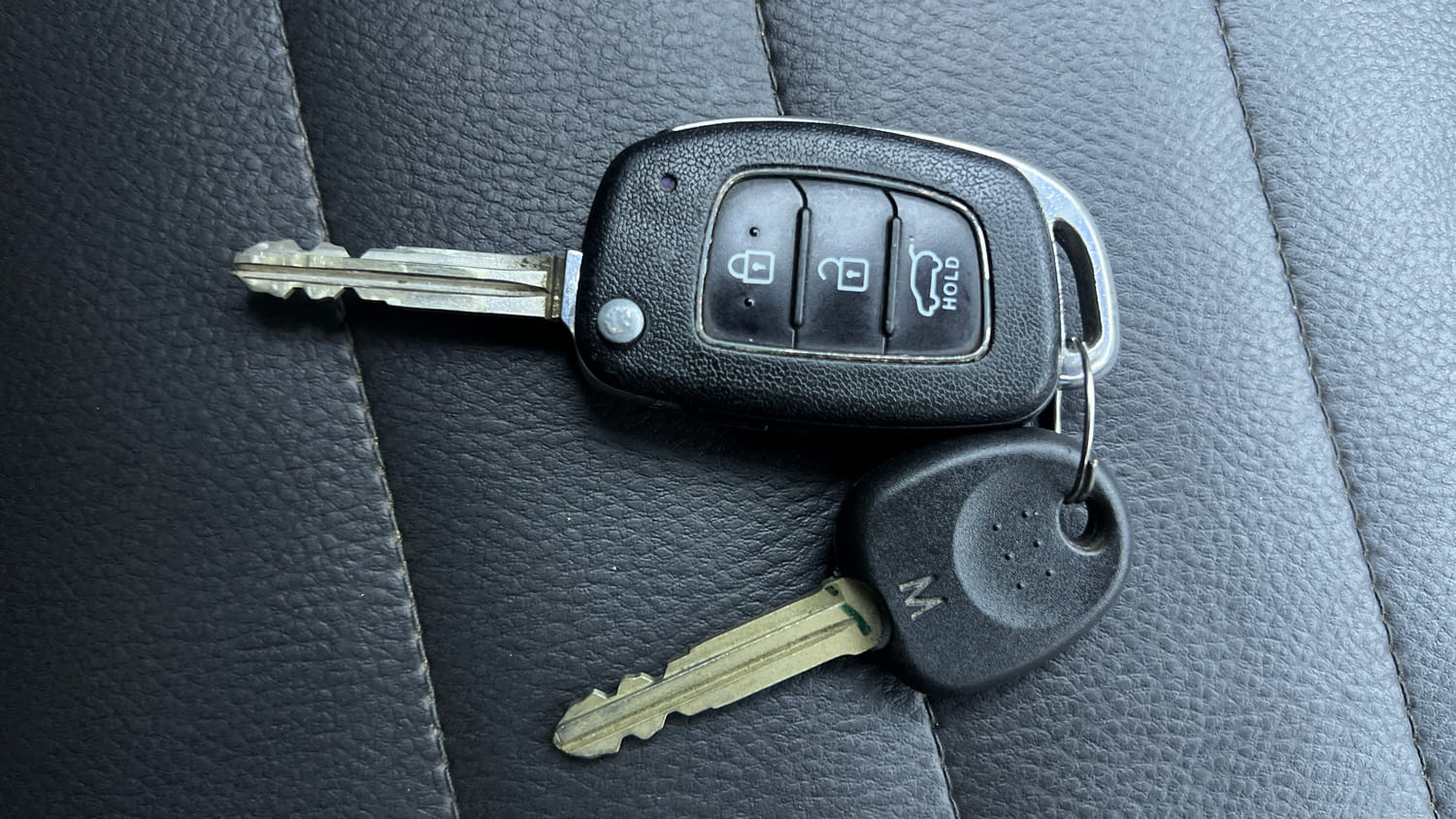 Used 2017 Hyundai Elite i20 Sportz 1.2 Petrol Manual extra CAR KEY VIEW