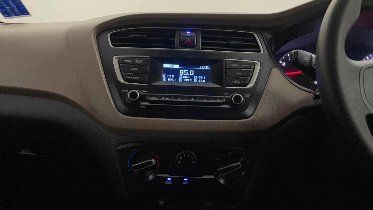 Used 2018 Hyundai Elite i20 Magna Executive 1.2 Petrol Manual interior MUSIC SYSTEM & AC CONTROL VIEW