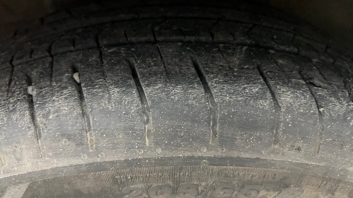 Used 2023 Hyundai Verna SX (O) 1.5 VTVT IVT Petrol Automatic tyres RIGHT REAR TYRE TREAD VIEW