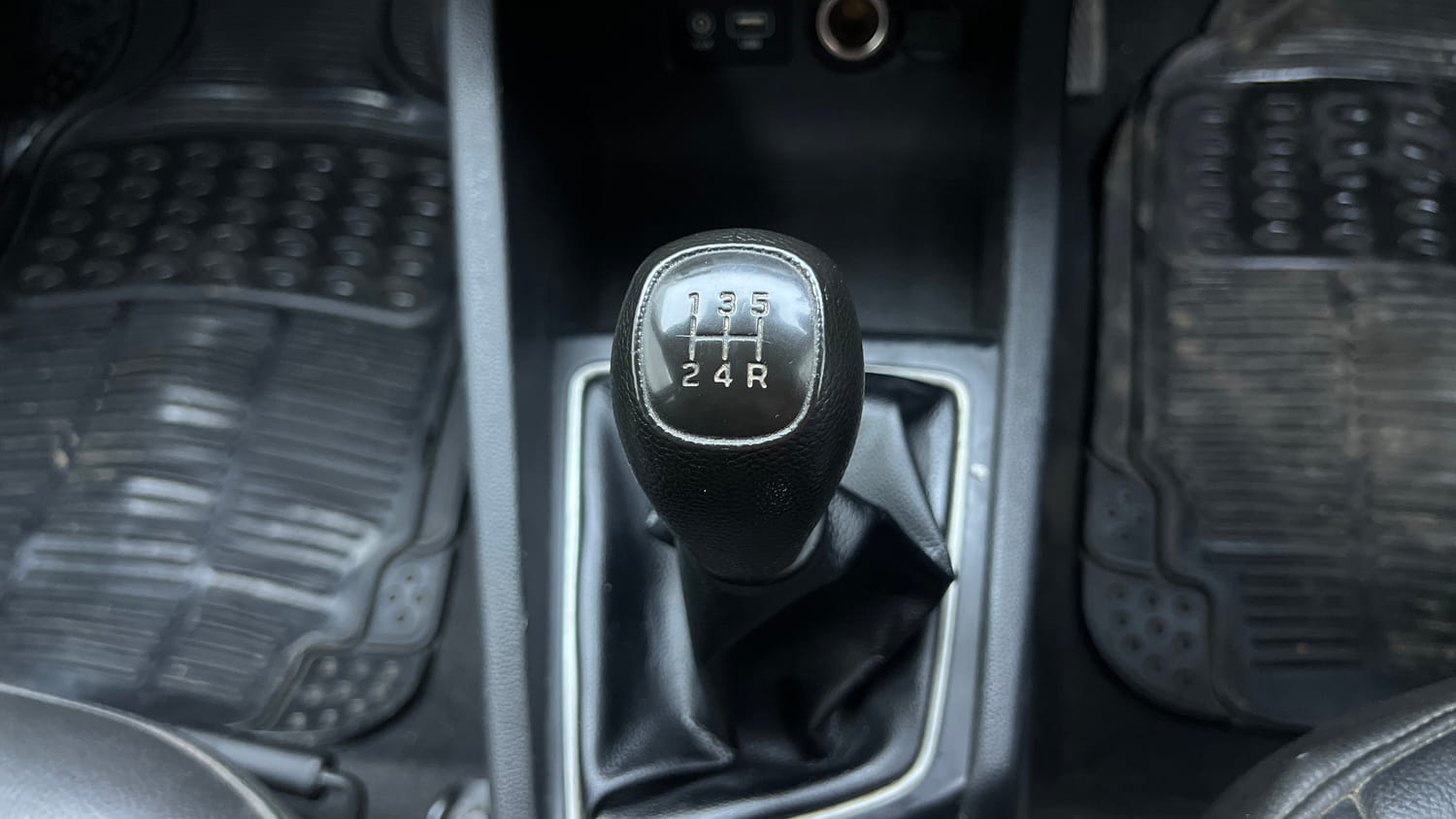 Used 2017 Hyundai Elite i20 Sportz 1.2 Petrol Manual interior GEAR  KNOB VIEW