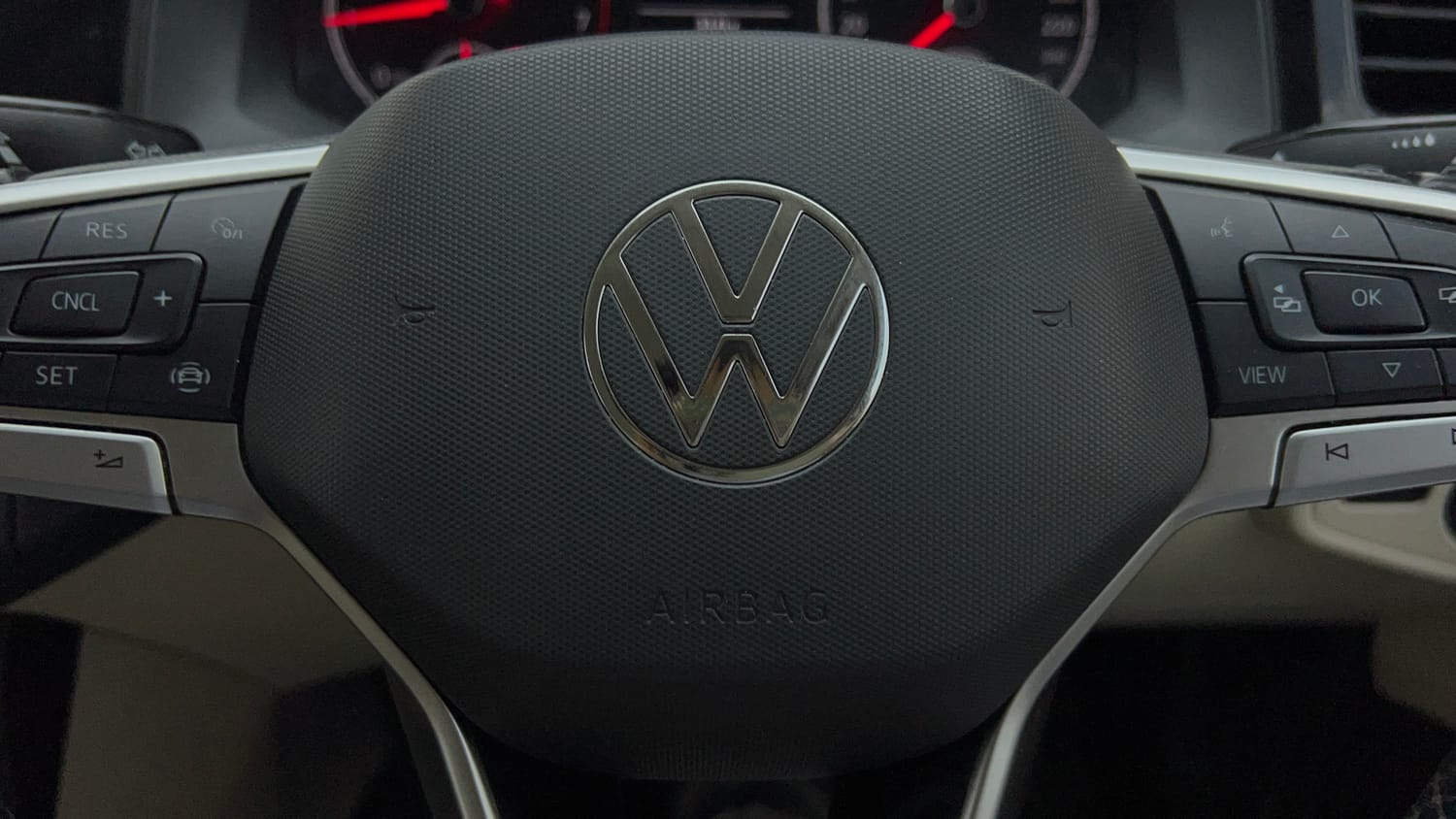 Used 2024 Volkswagen Virtus Highline 1.0 TSI MT Petrol Manual top_features Airbags