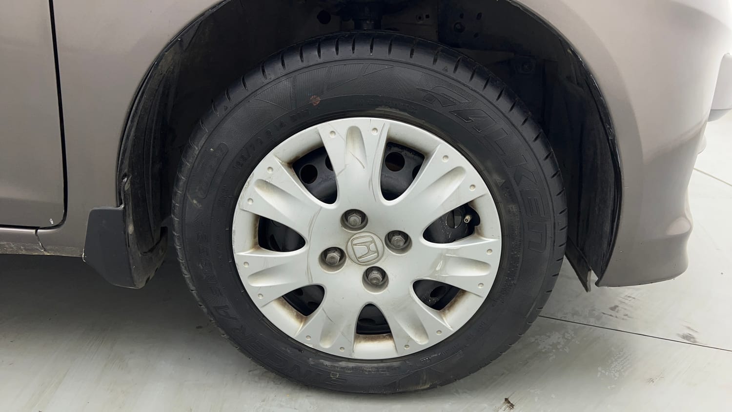 Used 2013 Honda Amaze 1.2 S i-VTEC Petrol Manual tyres RIGHT FRONT TYRE RIM VIEW