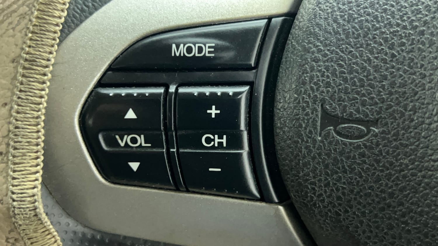 Used 2013 Honda Amaze 1.2 S i-VTEC Petrol Manual top_features Steering mounted controls