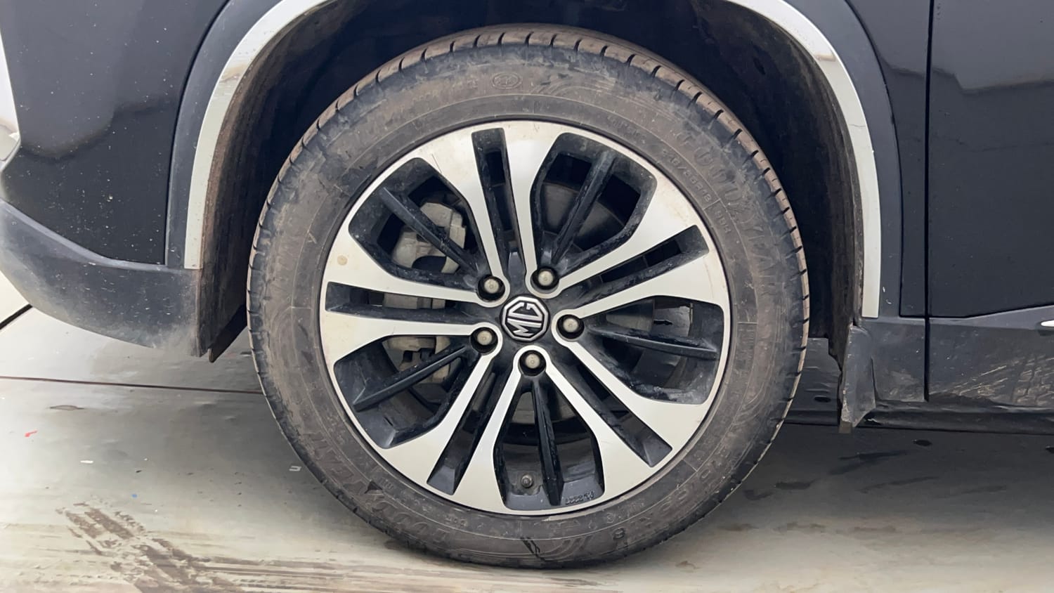 Used 2022 MG Motors Hector Sharp 1.5 Petrol Turbo Hybrid MT Hybrid Manual tyres LEFT FRONT TYRE RIM VIEW