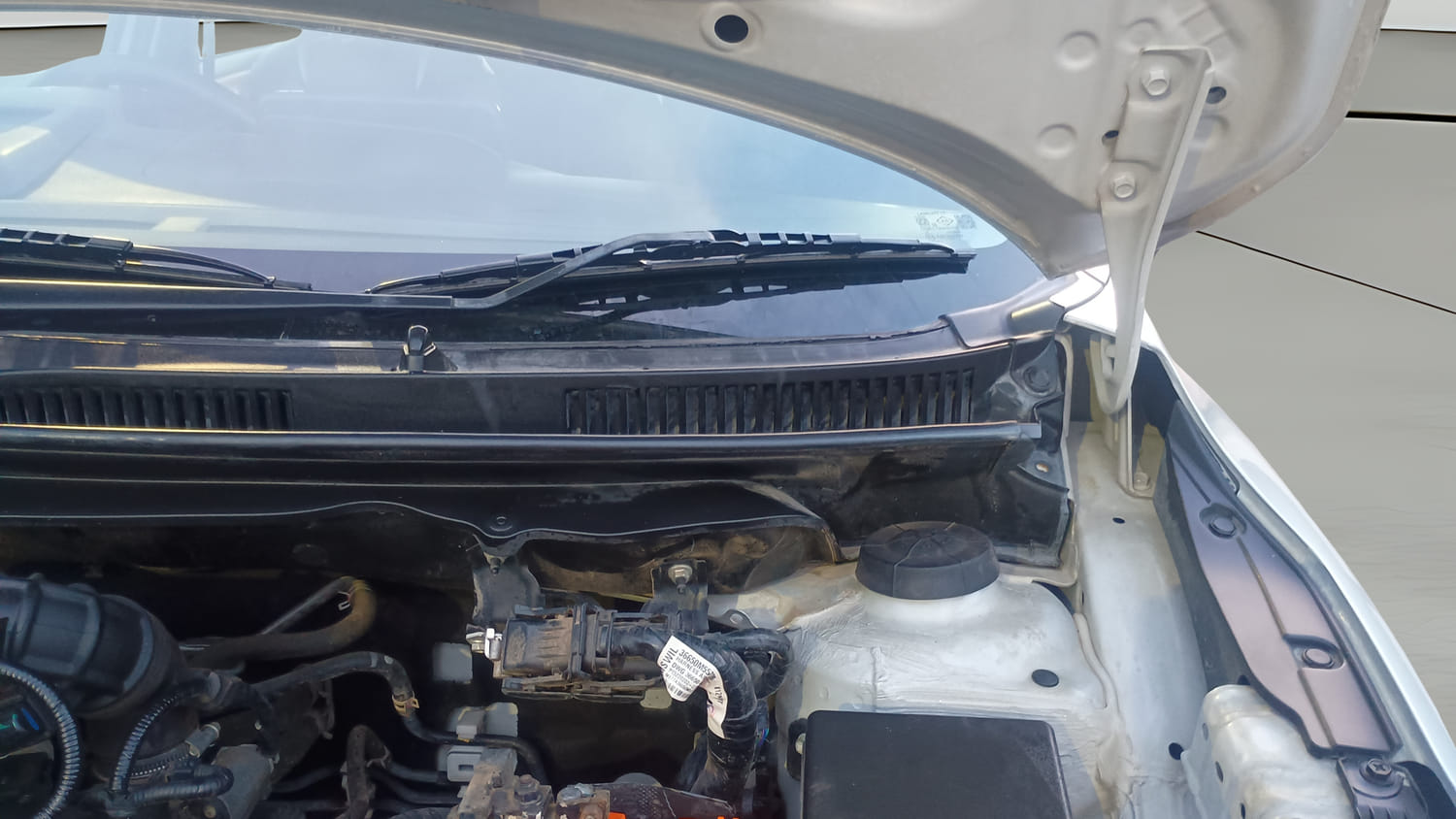 Used 2022 Maruti Suzuki Baleno Alpha MT Petrol Manual engine ENGINE LEFT SIDE HINGE & APRON VIEW