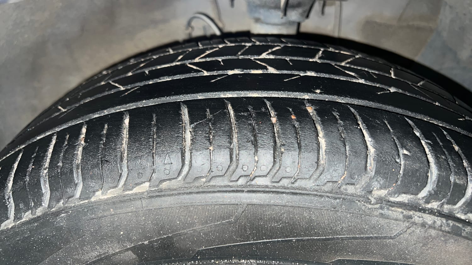 Used 2015 Hyundai Elite i20 Asta 1.2 Petrol Manual tyres RIGHT FRONT TYRE TREAD VIEW