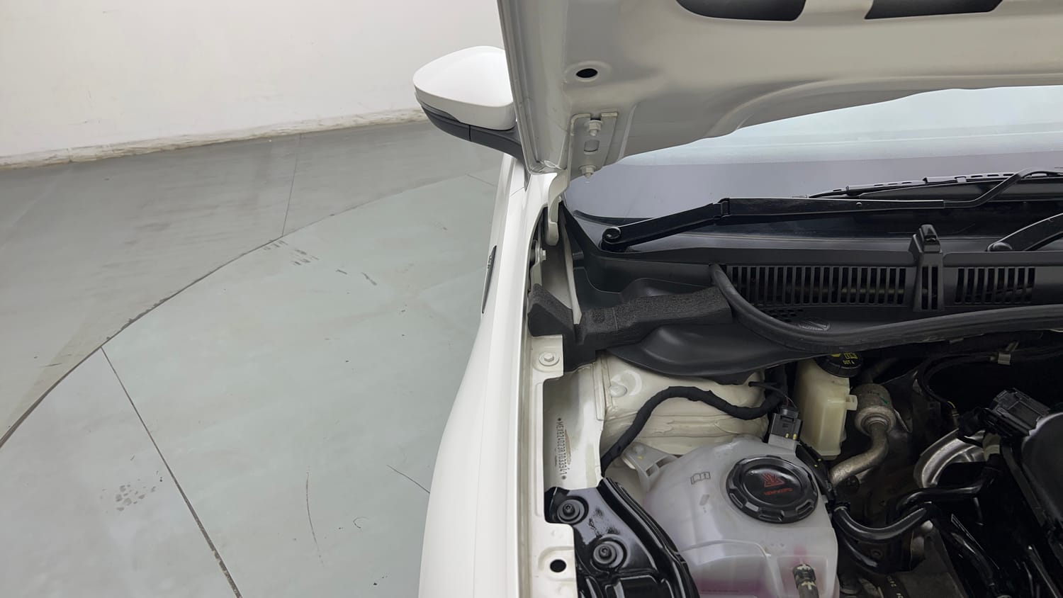 Used 2024 Volkswagen Virtus Highline 1.0 TSI MT Petrol Manual engine ENGINE RIGHT SIDE HINGE & APRON VIEW