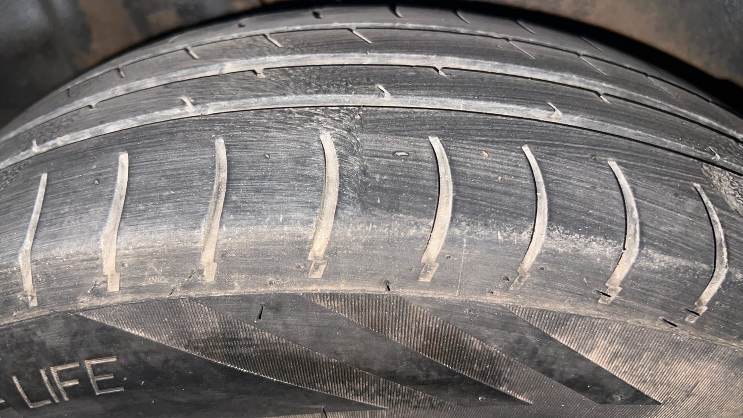 Used 2018 Maruti Suzuki Dzire VXi AMT Petrol Automatic tyres RIGHT REAR TYRE TREAD VIEW