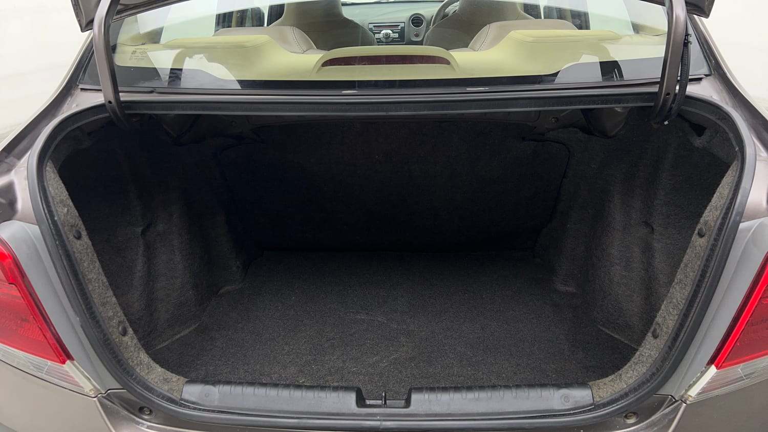 Used 2013 Honda Amaze 1.2 S i-VTEC Petrol Manual interior DICKY INSIDE VIEW