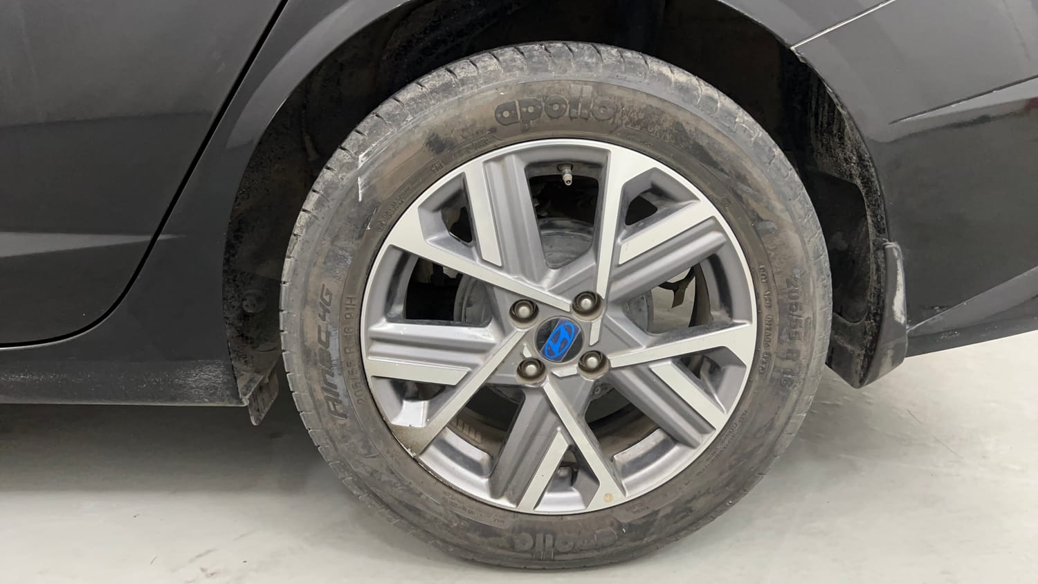 Used 2023 Hyundai Verna SX (O) 1.5 VTVT IVT Petrol Automatic tyres LEFT REAR TYRE RIM VIEW