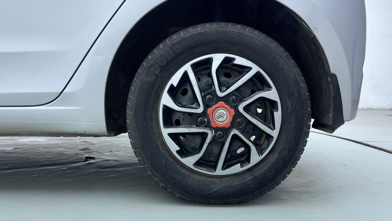 Used 2017 Hyundai Elite i20 Sportz 1.2 Petrol Manual tyres LEFT REAR TYRE RIM VIEW