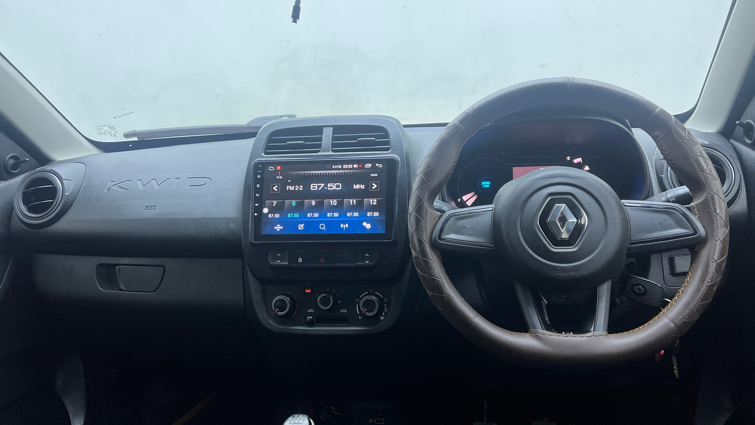 Used 2020 Renault Kwid CLIMBER 1.0 Opt Petrol Manual interior DASHBOARD VIEW