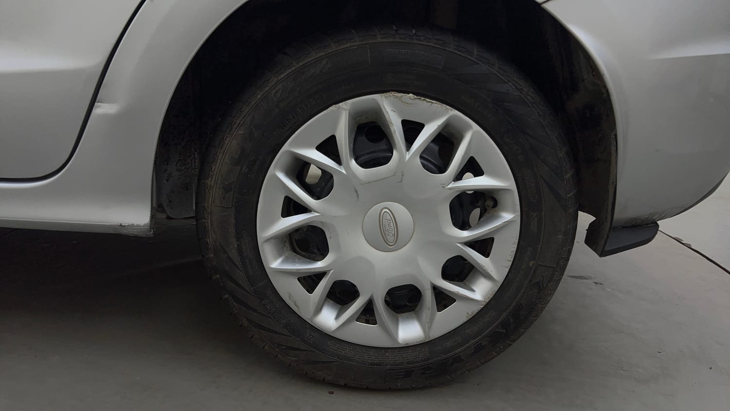 Used 2016 Ford Figo Aspire Trend 1.2 Ti-VCT Petrol Manual tyres LEFT REAR TYRE RIM VIEW