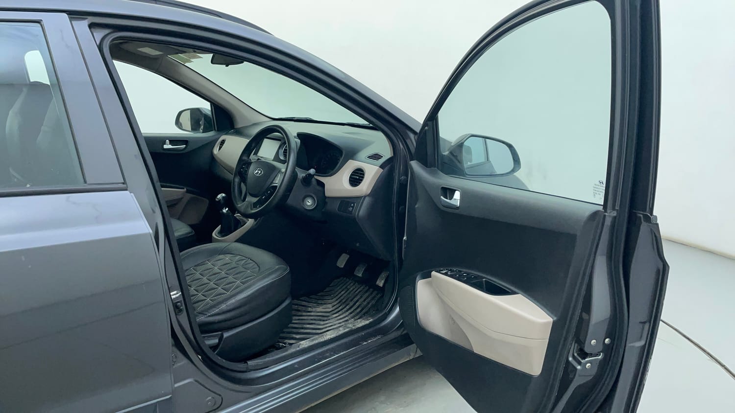 Used 2017 Hyundai Grand i10 Sportz (O) AT 1.2 Kappa VTVT Petrol Automatic interior RIGHT SIDE FRONT DOOR CABIN VIEW
