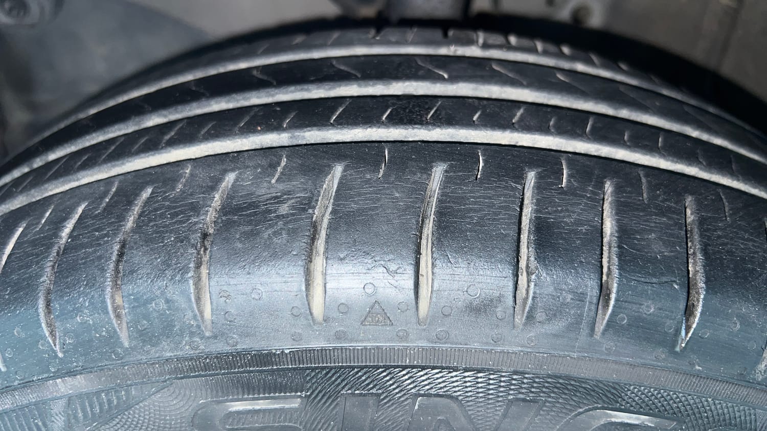 Used 2013 Honda Amaze 1.2 S i-VTEC Petrol Manual tyres LEFT FRONT TYRE TREAD VIEW