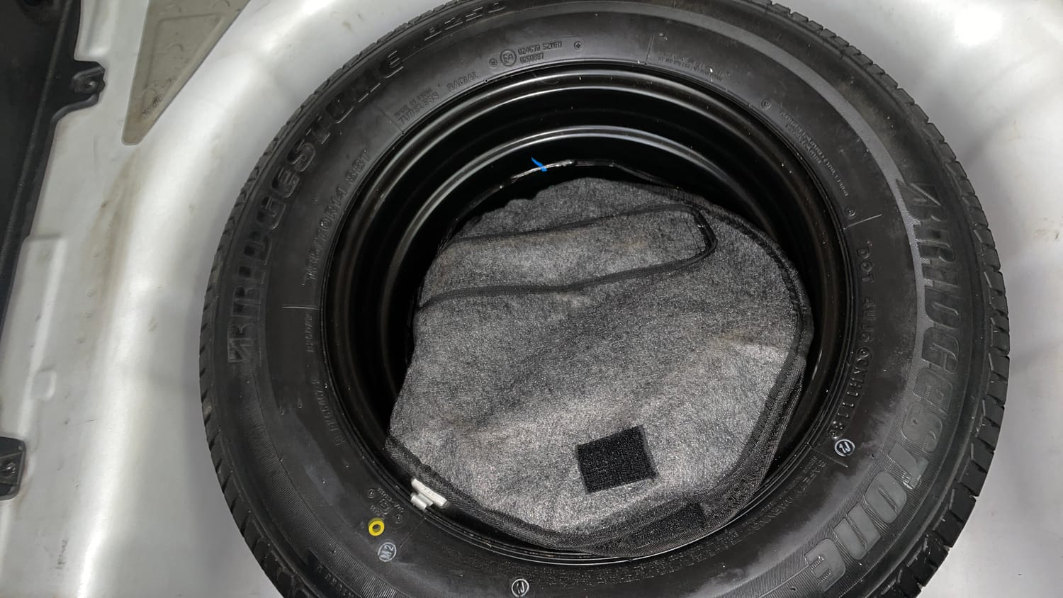 Used 2018 Hyundai Elite i20 Magna Executive 1.2 Petrol Manual tyres SPARE TYRE VIEW