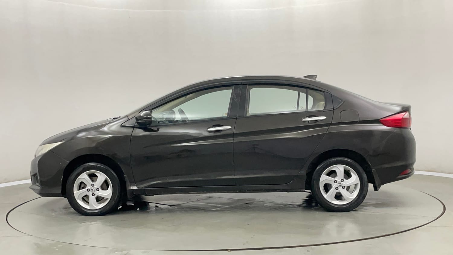 Used 2015 Honda City V Diesel Diesel Manual exterior LEFT SIDE VIEW