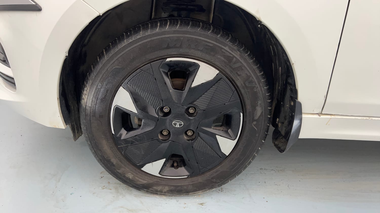 Used 2026 Tata Tiago XT Petrol Manual tyres LEFT FRONT TYRE RIM VIEW