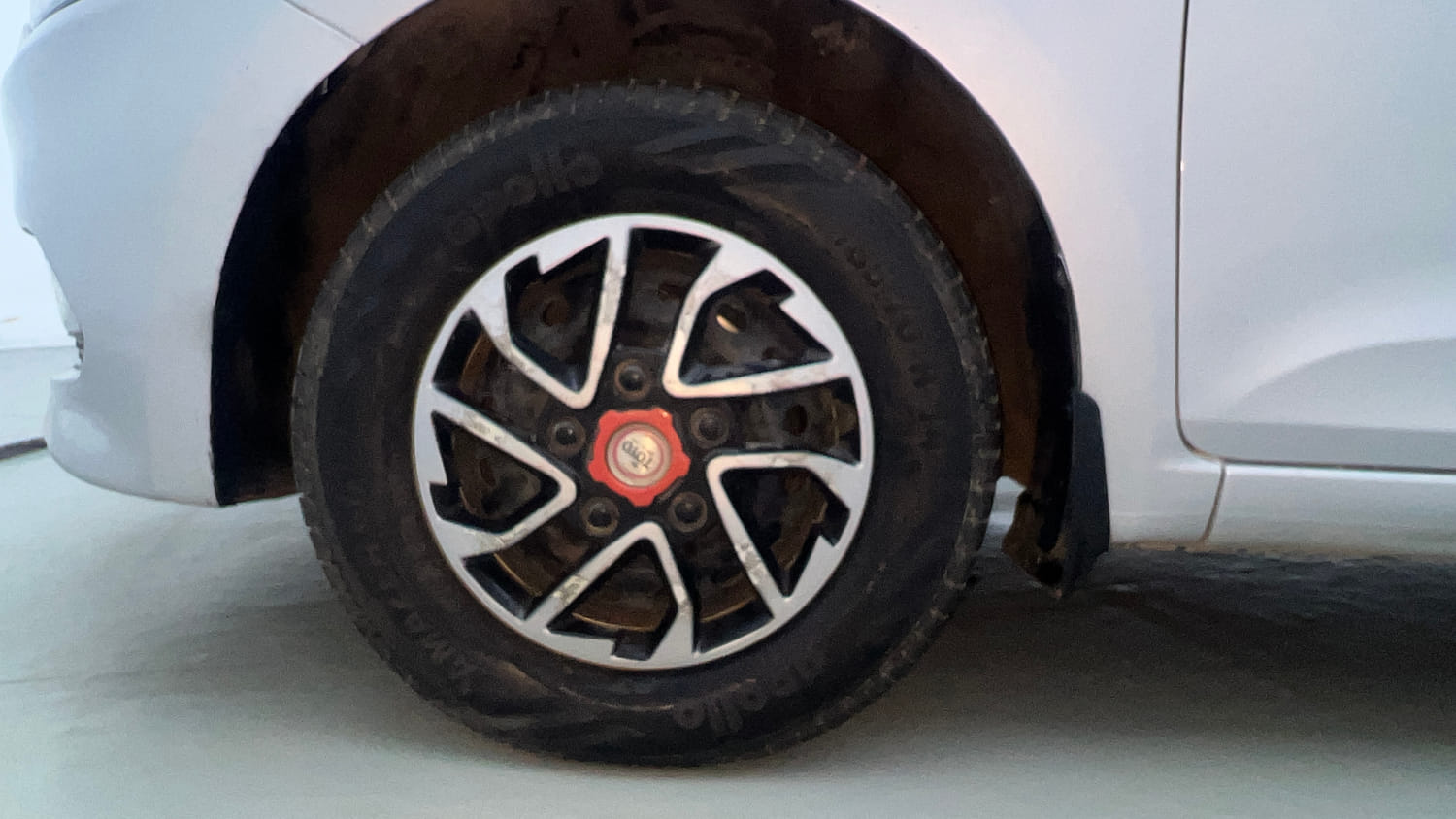 Used 2017 Hyundai Elite i20 Sportz 1.2 Petrol Manual tyres LEFT FRONT TYRE RIM VIEW