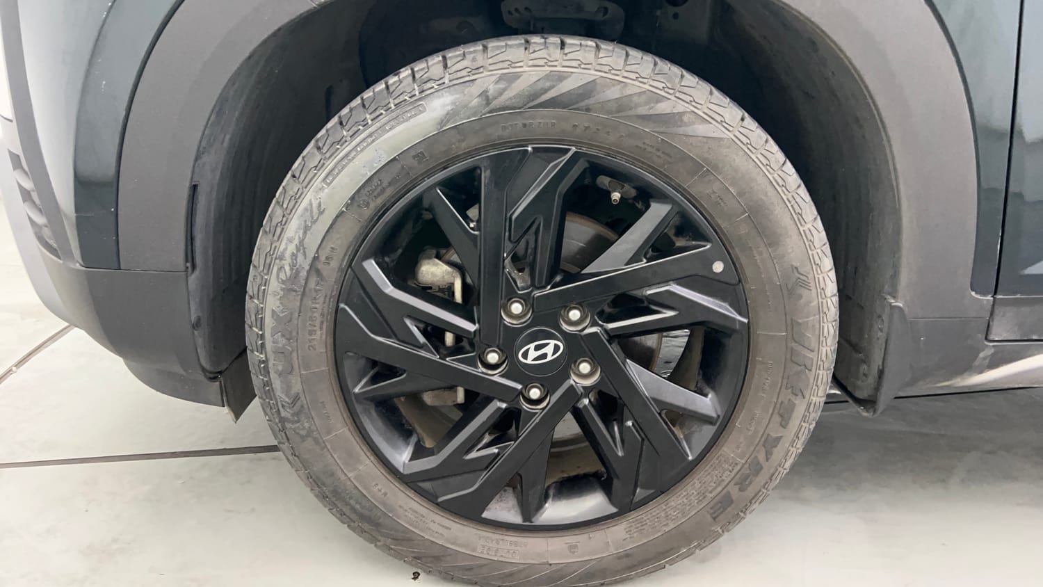 Used 2024 Hyundai Creta 1.5 MPi Petrol MT S(O) Petrol Manual tyres LEFT FRONT TYRE RIM VIEW