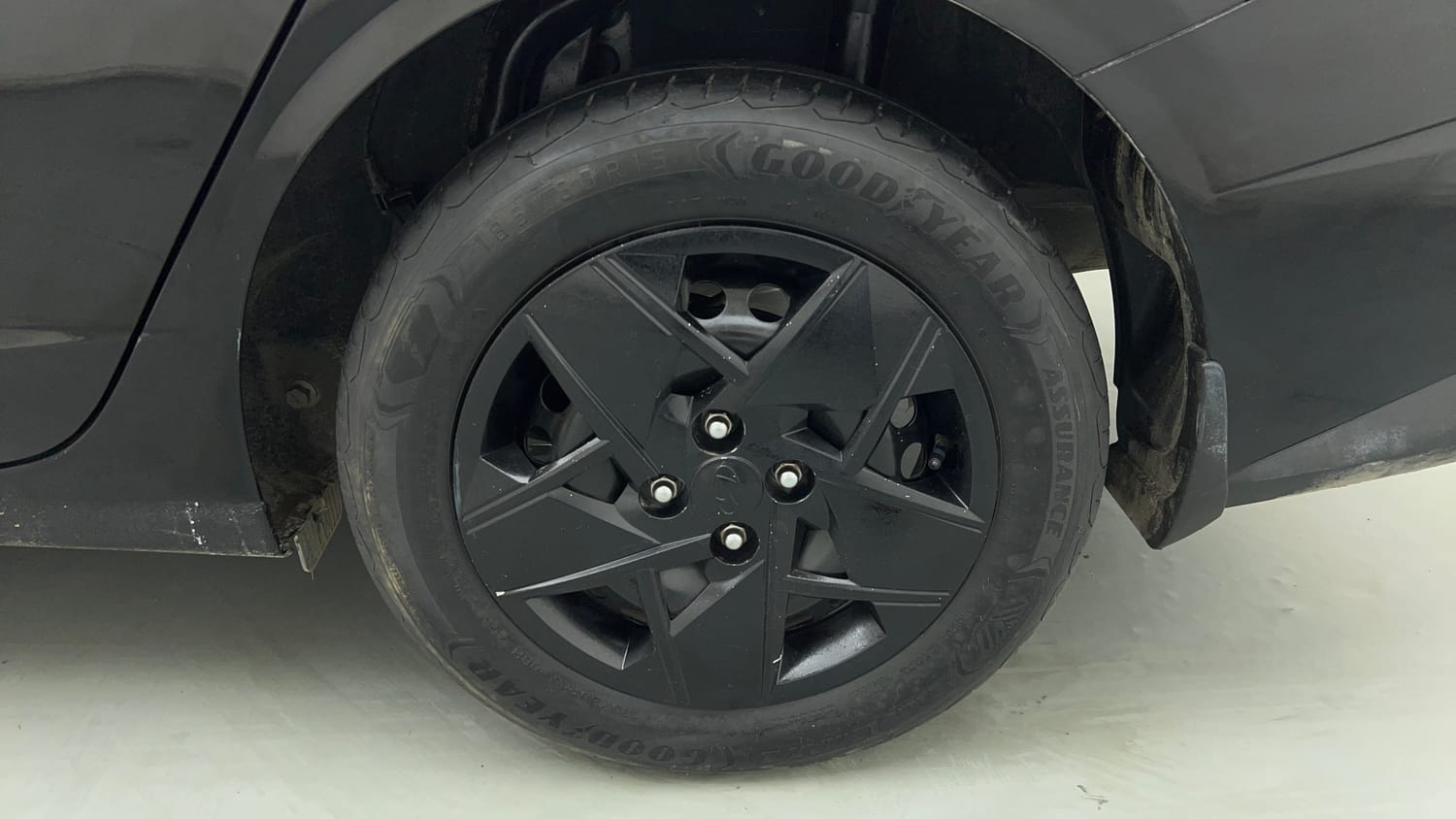 Used 2023 Hyundai Verna EX 1.5 Petrol MT Petrol Manual tyres LEFT REAR TYRE RIM VIEW
