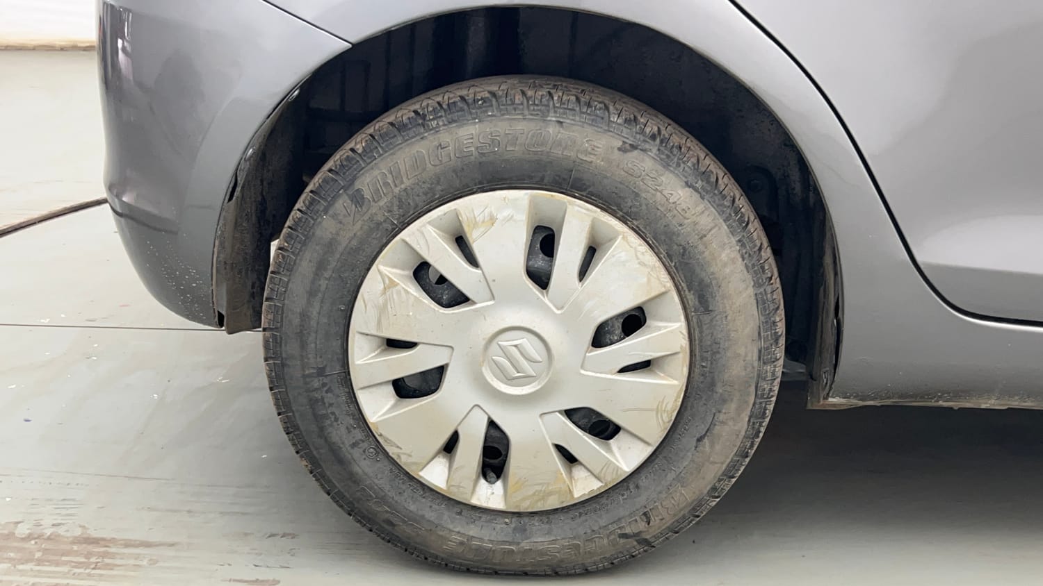 Used 2013 Maruti Suzuki Swift VXi Petrol Manual tyres RIGHT REAR TYRE RIM VIEW