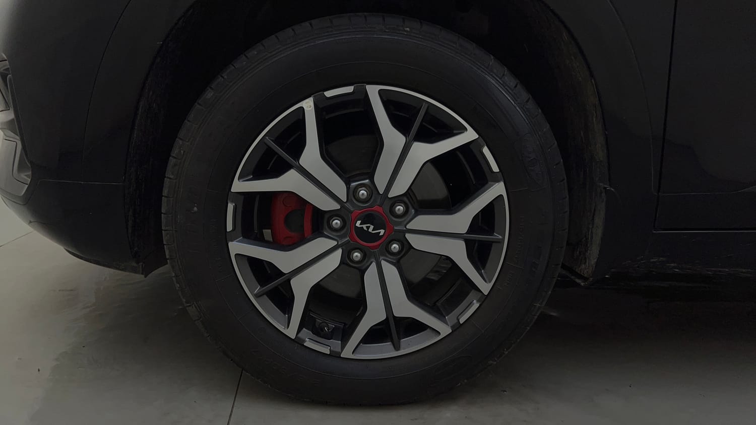 Used 2022 Kia Seltos GTX Plus 1.4 Petrol Manual tyres LEFT FRONT TYRE RIM VIEW
